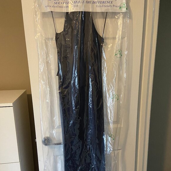 Alice + Olivia LIKE NEW Regina Satin Tieneck Halter Dress in Navy Blue - Picture 4 of 12